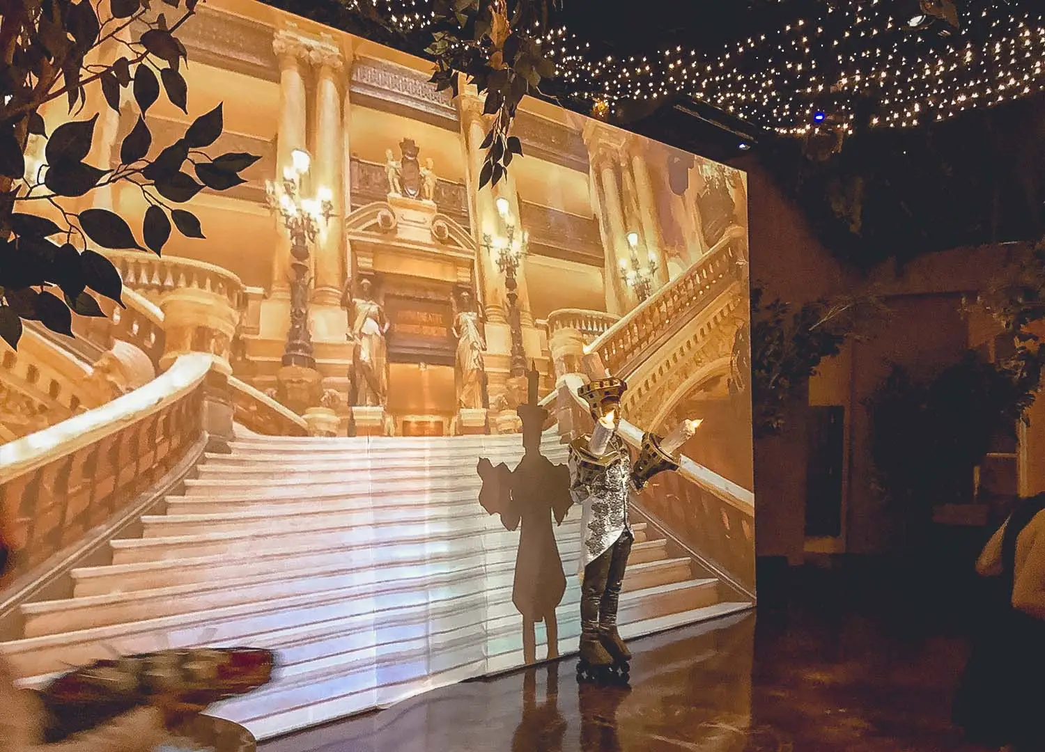 Paris - Mapping Aniversário Bela e a Fera Escadaria